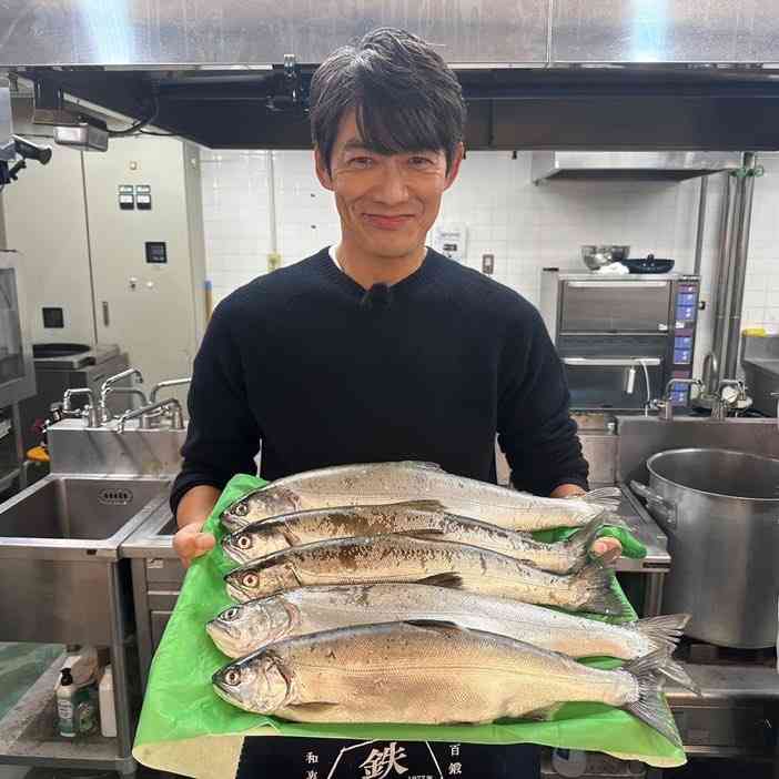 反町隆史50歳　マイ包丁で凄腕料理　プロ並みの手際の理由　レシピも公開「年の取り方が良すぎる」「マジ格好いい」と反響
