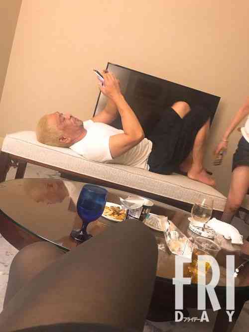 スクープ！「上に乗ってもらうのが好きなんや」 松本人志「乱痴気飲み会ウマ乗り写真」を独占入手！