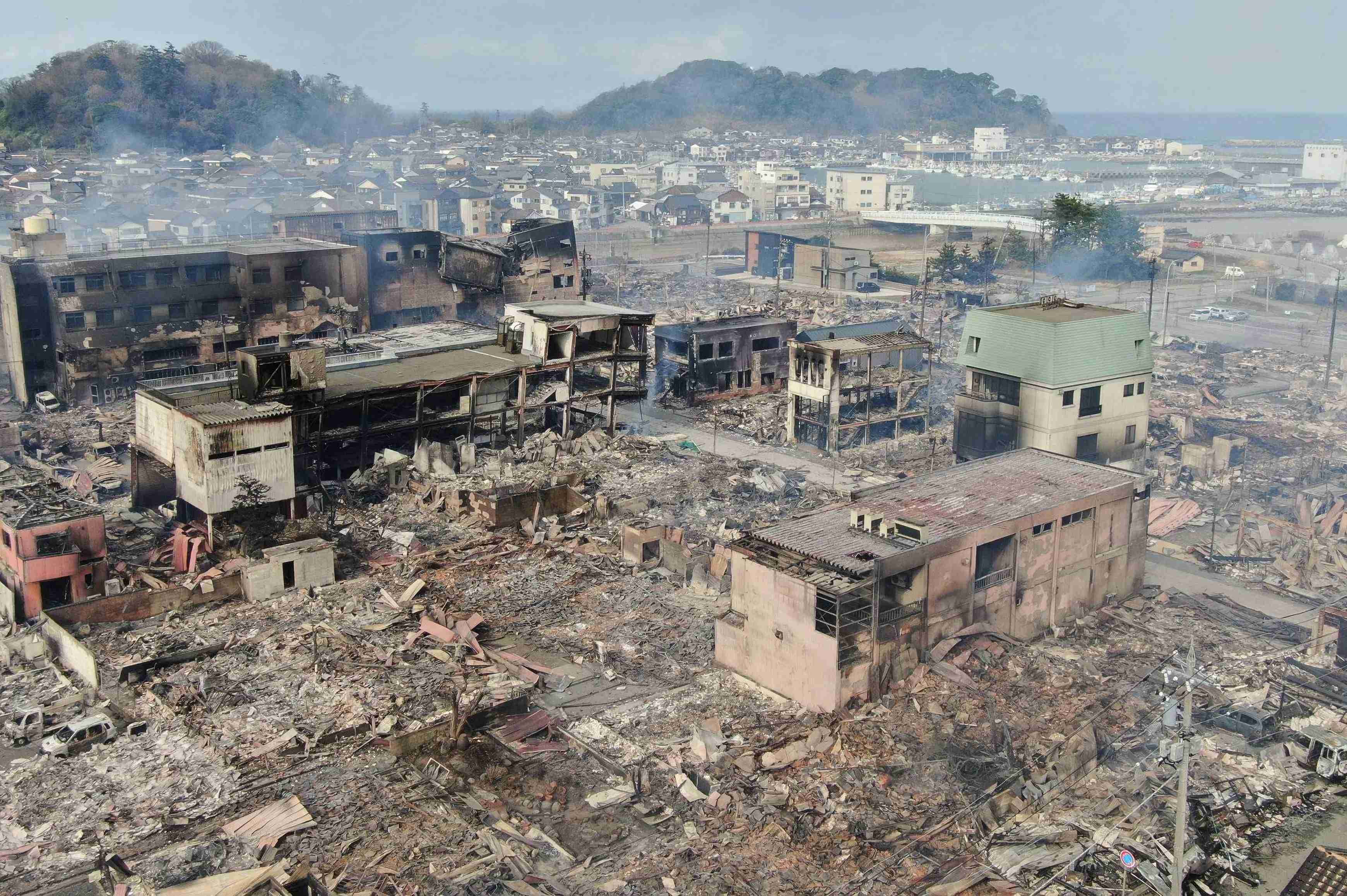 地震から一夜あけた石川県内の様子は…　家屋の倒壊などで5人の死亡確認、輪島市では火災続く