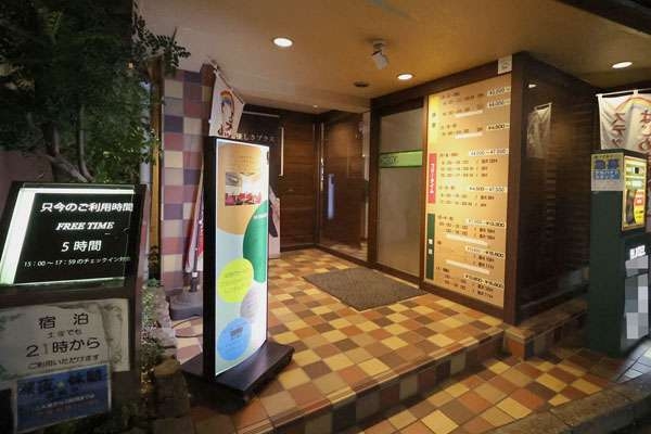 65歳アルバイトの現実 ラブホ清掃編　時給1100円、ベッドのウンチ掃除も仕事のひとつ…翌日から来なくなる人も