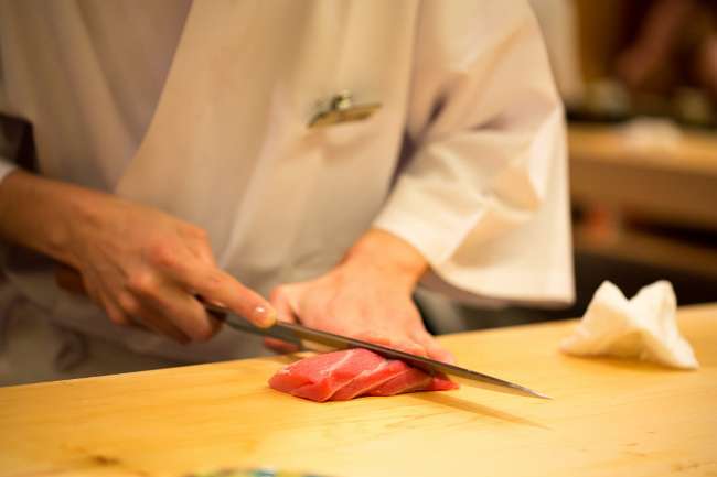 NYの寿司店で手袋着用が義務化。素手NGで伝統料理はどう変わる？ | 飲食店ドットコム ジャーナル