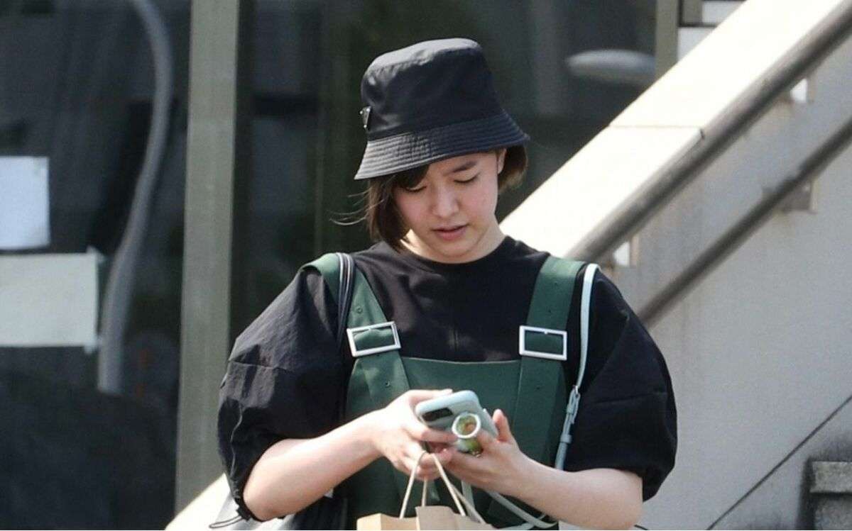 《東出不倫、10kg増量、丸坊主…》「度胸あるよね」唐田えりか(26)が歩む‟不倫女優から国際派女優への道” | 文春オンライン