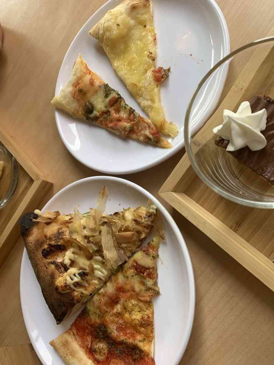 飲食店や旅館などで女性だけ量を減らされたりする体験談が集まる。スタッフ側の「そう指導された」という話も…