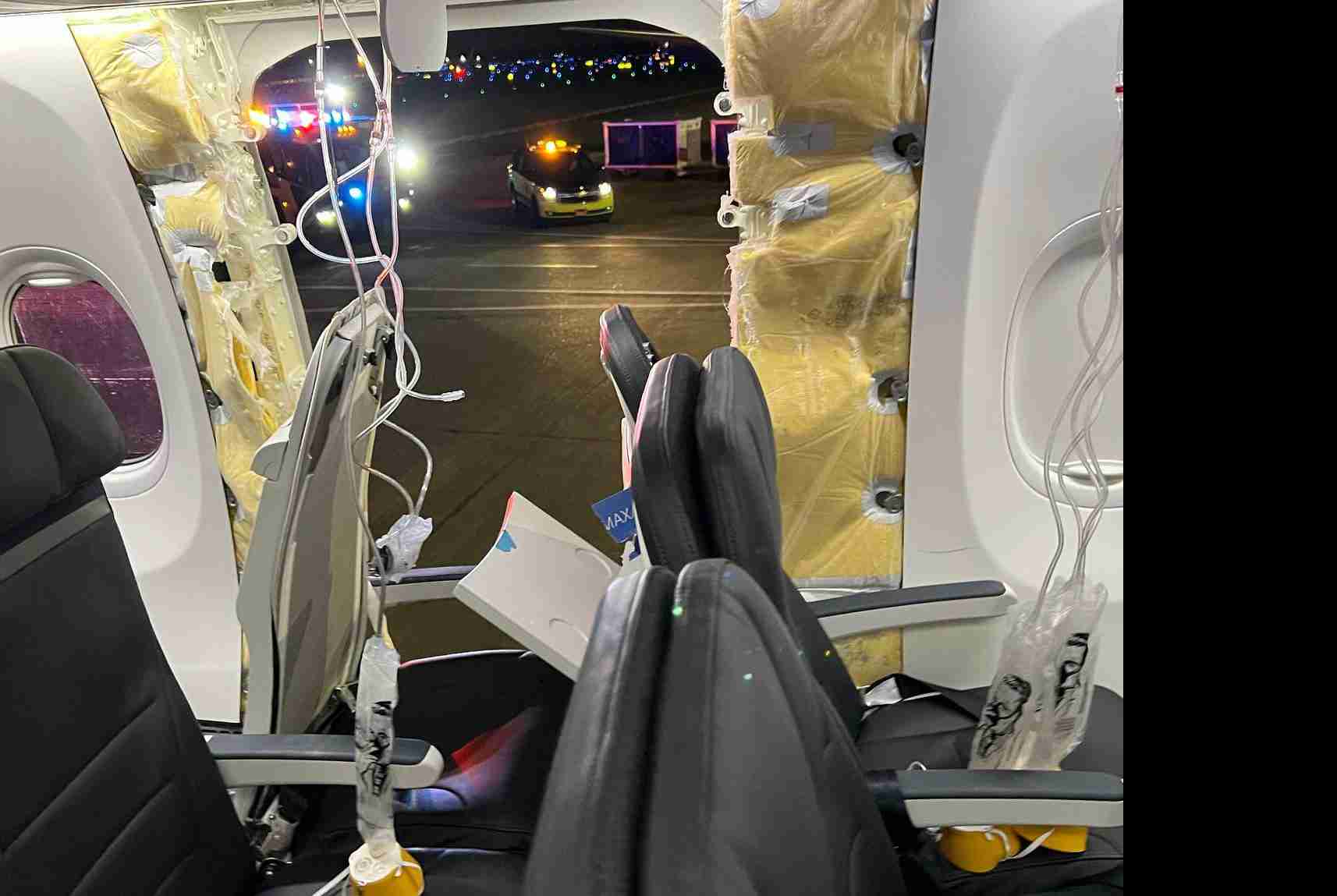 米旅客機、窓吹き飛び緊急着陸 アラスカ航空