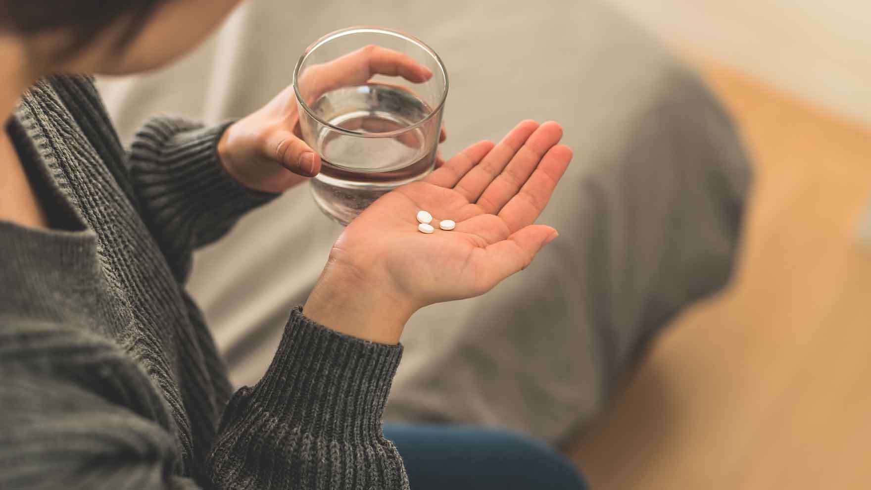 【前編】｢抗不安薬を飲んで学校に｣､精神疾患で休職の教員が増えている訳 教員不足で余裕がなく人が根付かない現場 | 東洋経済education×ICT