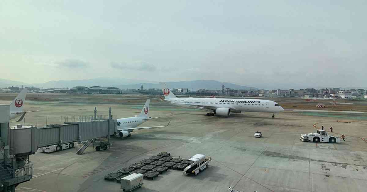 飛行機内で盗撮未遂容疑　乗客を逮捕、出発30分遅れ　福岡空港 | 毎日新聞