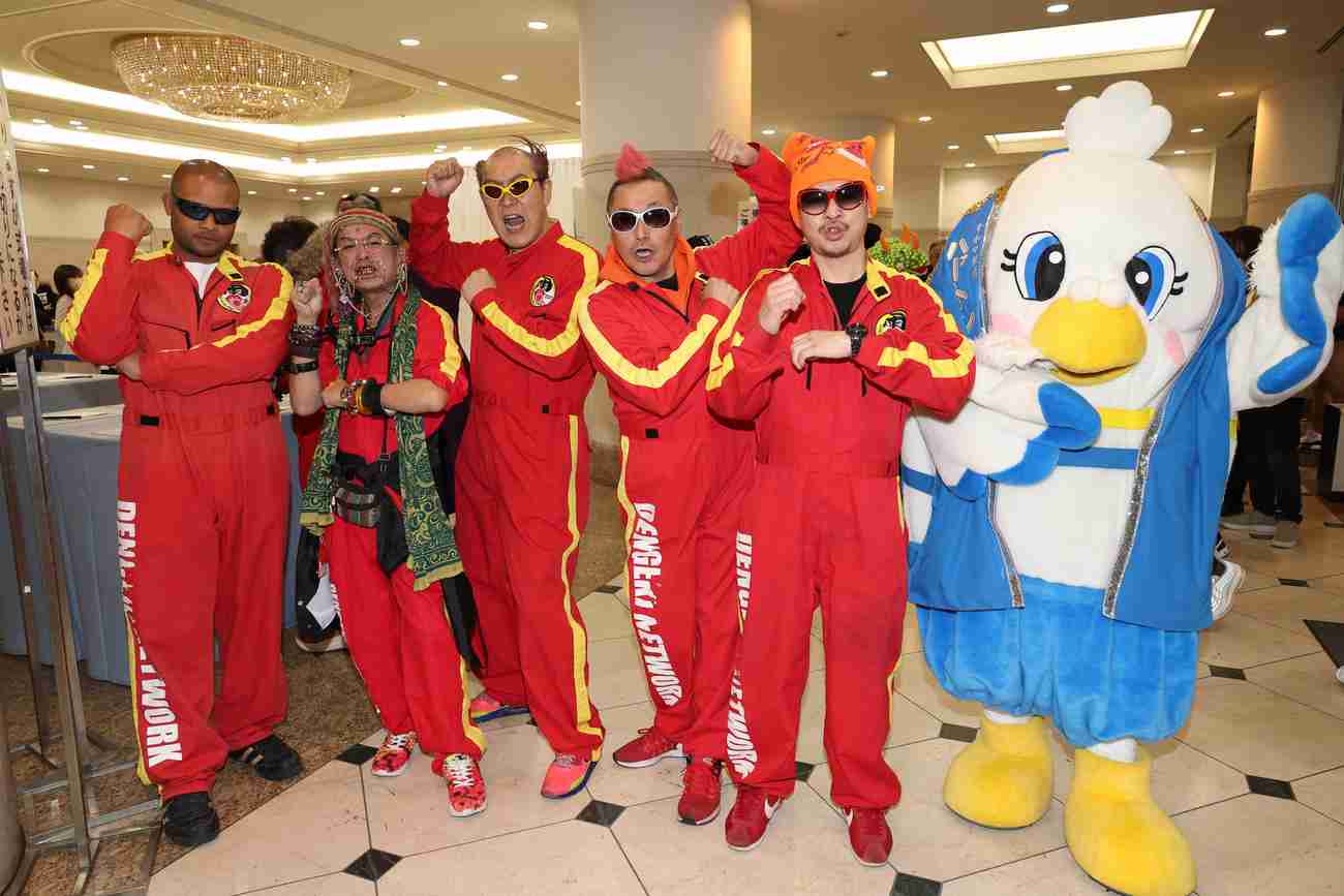 電撃ネットワーク南部虎弾さん通夜「渋谷のハロウィーンみたい」妻意向で喪服厳禁…明るく見送る