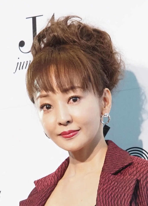 神田うの、自身デザインのヒョウ柄着物で初釜に参加　萬田久子とのツーショットも公開 - 芸能 : 日刊スポーツ
