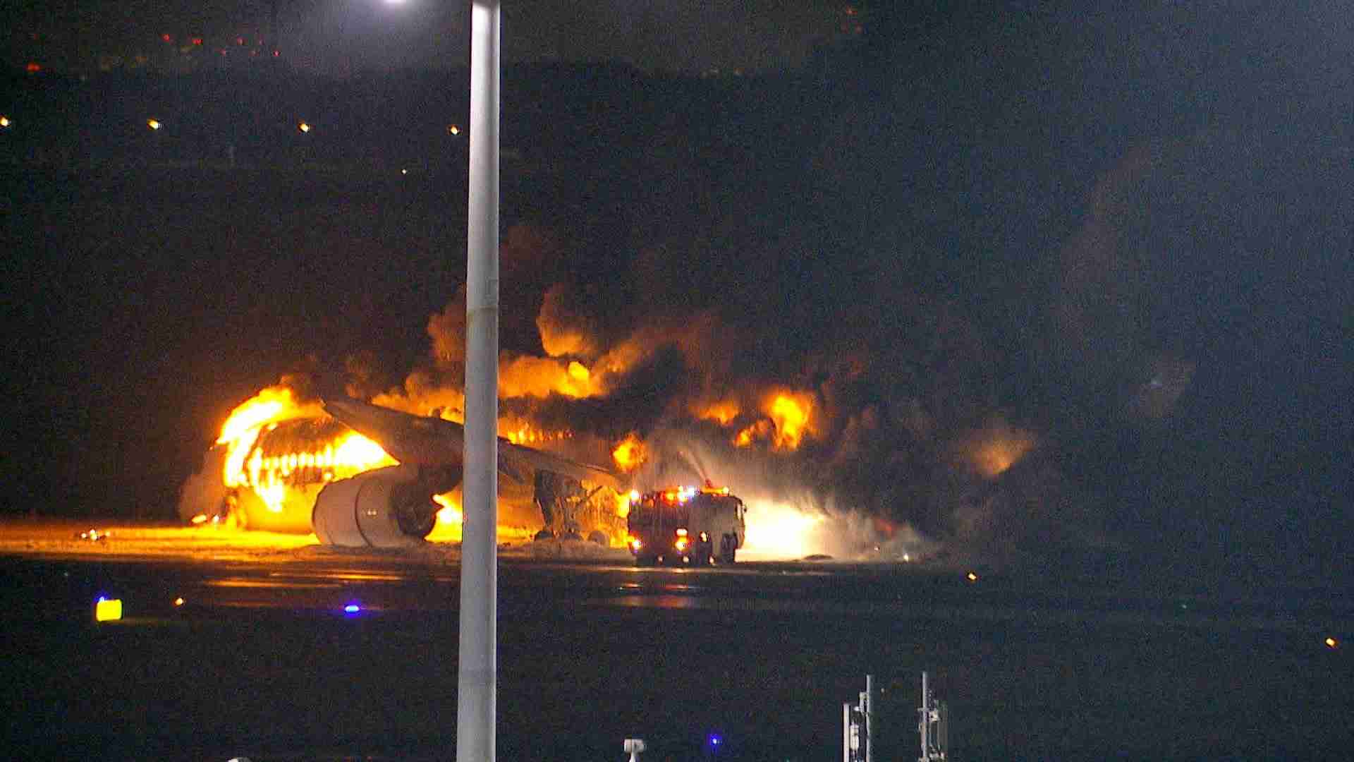 管制官、海保機に「滑走路停止位置まで地上走行してください」と指示　国交省が管制官との交信記録を公開　日航機・海保機衝突事故　　（FNNプライムオンライン（フジテレビ系）） - Yahoo!ニュース
