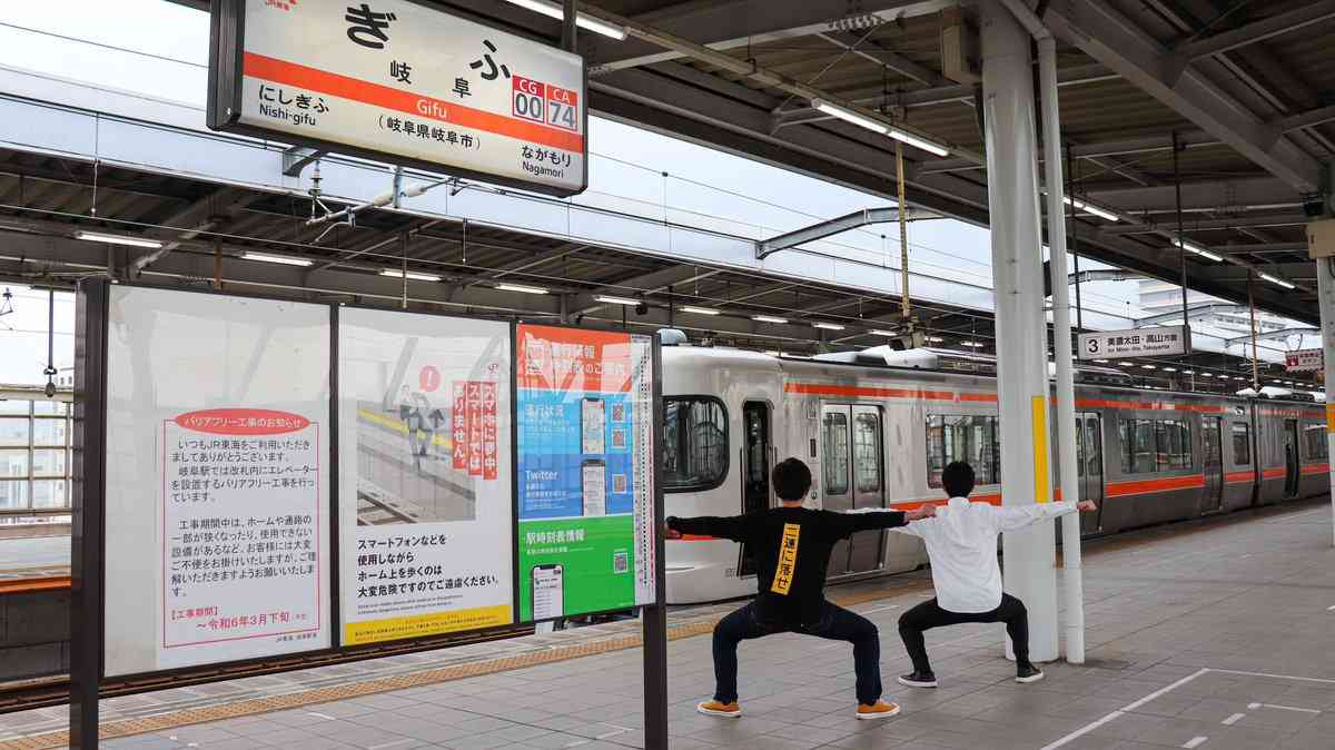 年末にブームとなったライブカメラ前での「岐阜のポーズ」　突如カメラ配信が停止された理由