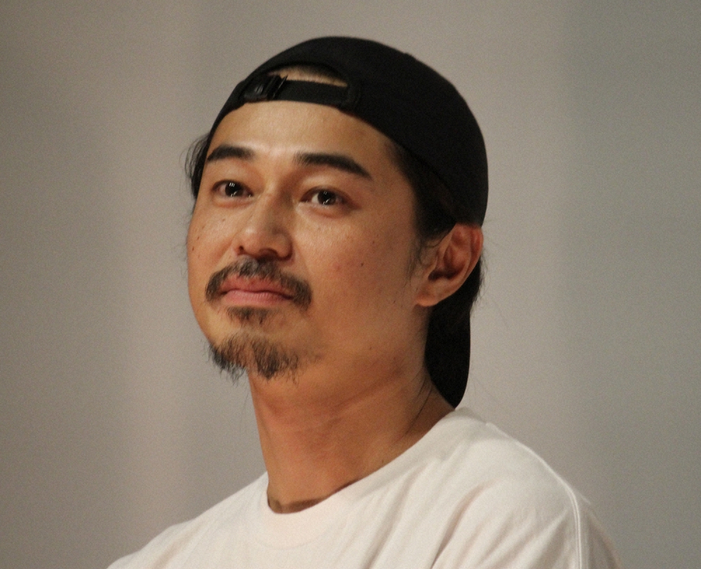 東出昌大、野営してても「俗なんですよ、僕」　たばこバカスカ、酒も浴びるほど、ジャンクフードも― スポニチ Sponichi Annex 芸能