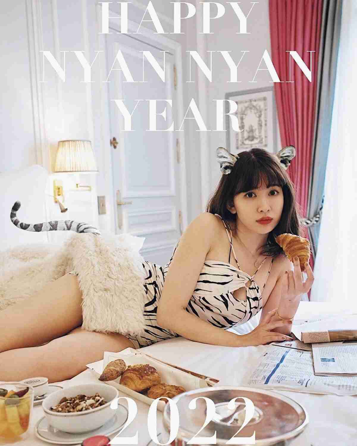 “年女”小嶋陽菜、美脚あらわなスリットワンピで辰に変身!「とても綺麗です」「最強ですね」と絶賛の声
