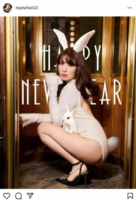 “年女”小嶋陽菜、美脚あらわなスリットワンピで辰に変身!「とても綺麗です」「最強ですね」と絶賛の声