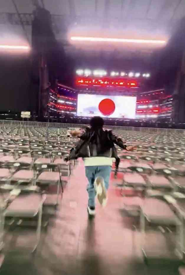 ブルーノ・マーズ、“ナルト走り”で来日公演完走！　「東京を好きな7つの理由」を教えてくれる“カワイイ・キング”に海外ファン「ちょっと嫉妬」