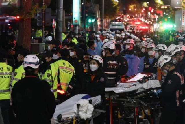 『ソウル雑踏事故』公務員は職務怠慢、国民は遺品略奪か : ZAPZAP！ 世界の面白いニュース