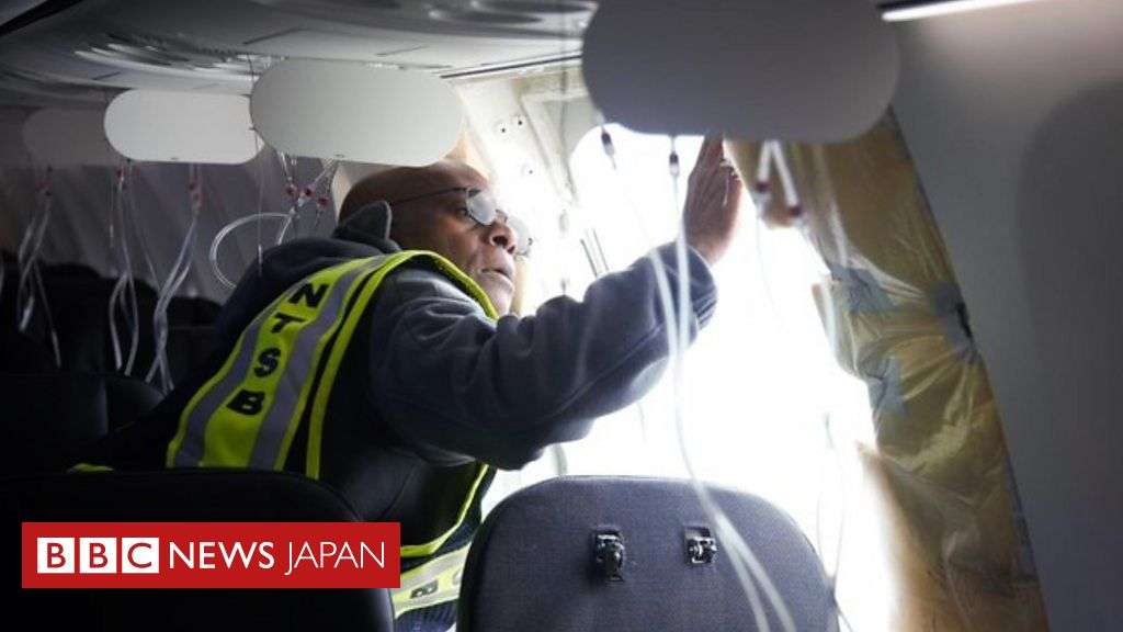 米ボーイング、主力機のドア落下事故で責任認める　原因究明に取り組むと - BBCニュース