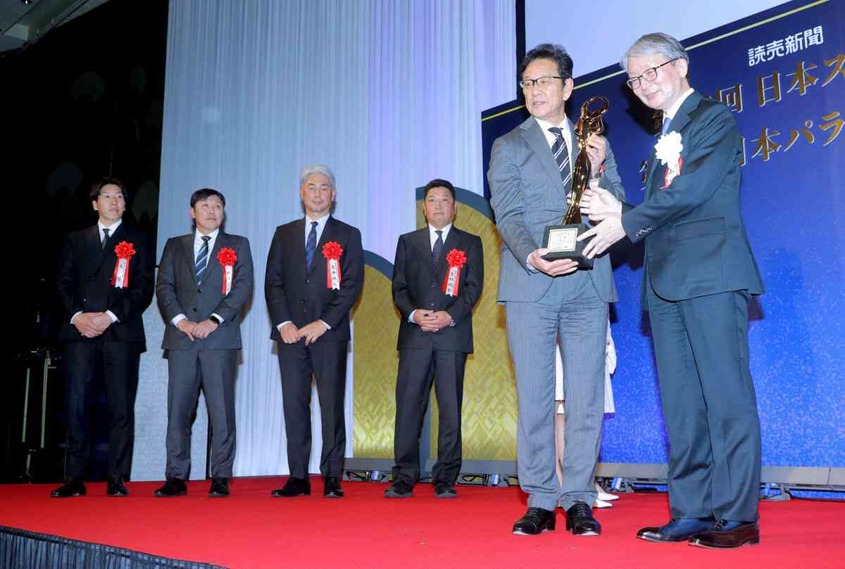 日本スポーツ賞に侍ジャパン　栗山英樹氏「日本のために全力を尽くした結果」…大谷翔平もビデオメッセージでサプライズ登場（スポーツ報知） - Yahoo!ニュース