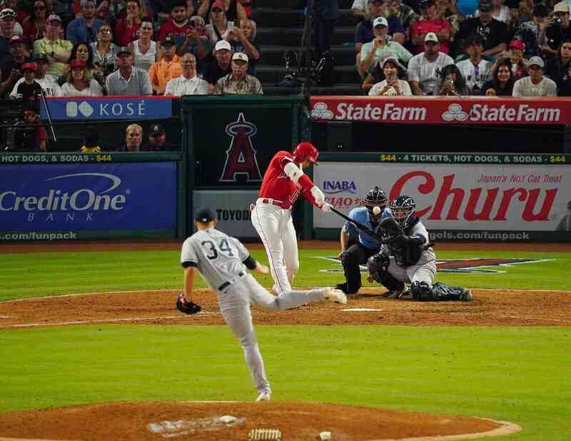 大谷翔平が昨季の「バット投げ」１位、打球を目で追い右手でバット放り投げ　MLBが動画公開（日刊スポーツ） - Yahoo!ニュース
