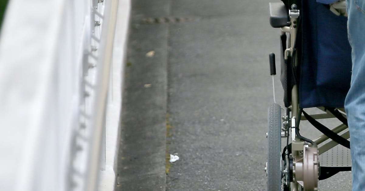 認知症の妻絞殺事件　74歳元教授、孤立の果て - 日本経済新聞