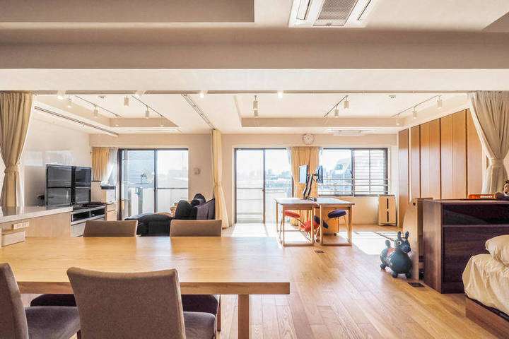 ワンルームで月に20万円超！　節約のため“飛行機通学”する大学生（カナダ）