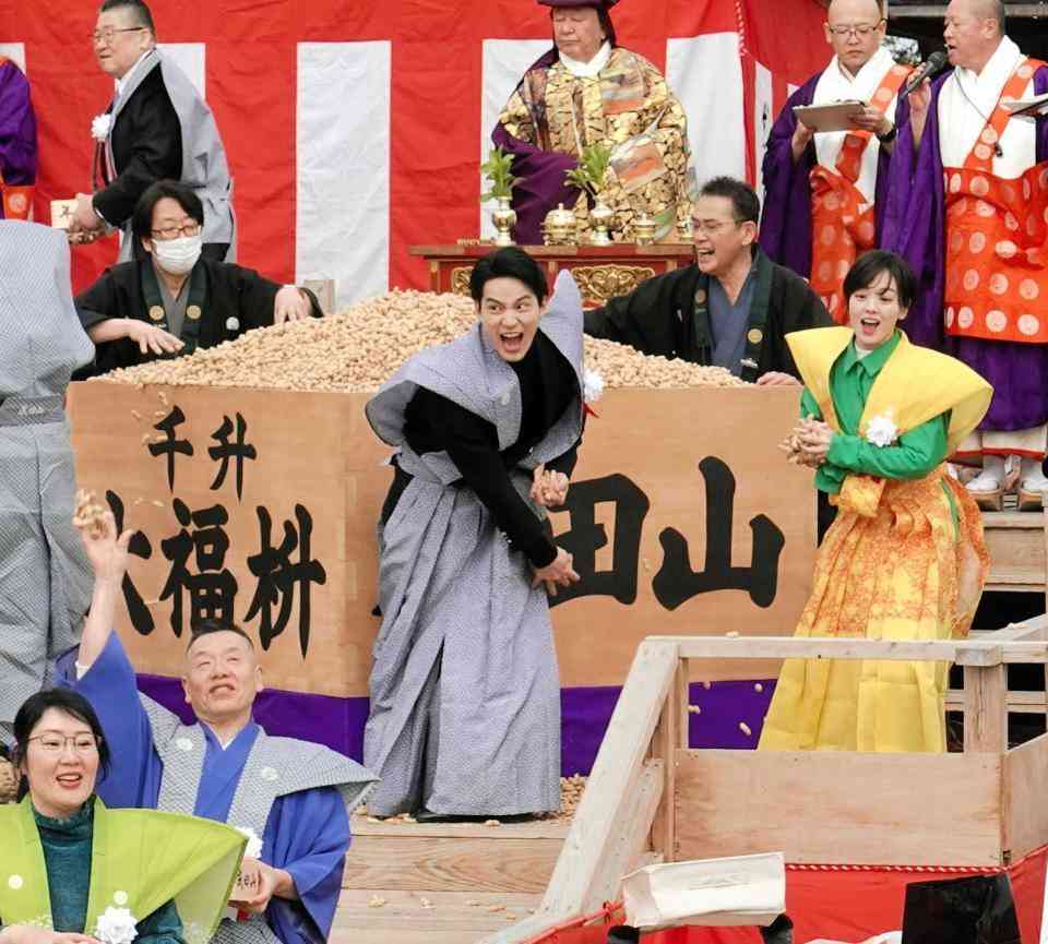 水上恒司　豆まき式で強肩披露　豆が記者席まで届いた！「ちょっと肩が弱くなったな（笑）」強豪校で元球児