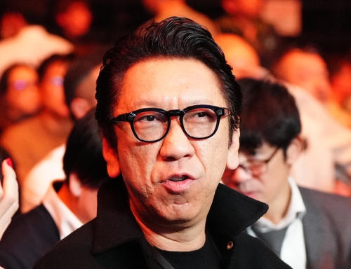布袋寅泰「かなり痩せてきた」と訴え、体調不良続きファン心配　３日前に愛娘と牡蠣食べる - 芸能 : 日刊スポーツ