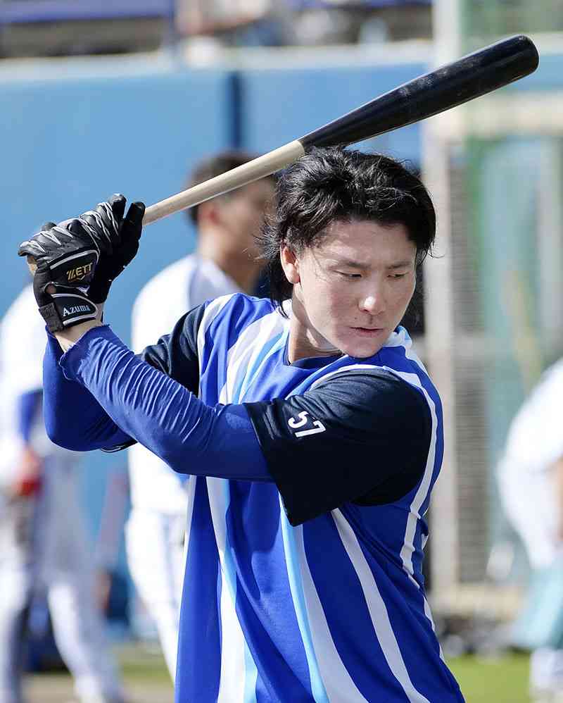 【春季キャンプ】ＤｅＮＡ東妻が外野挑戦　〝二刀流〟で「試合に出て結果を残したい」（カナロコ by 神奈川新聞） - Yahoo!ニュース