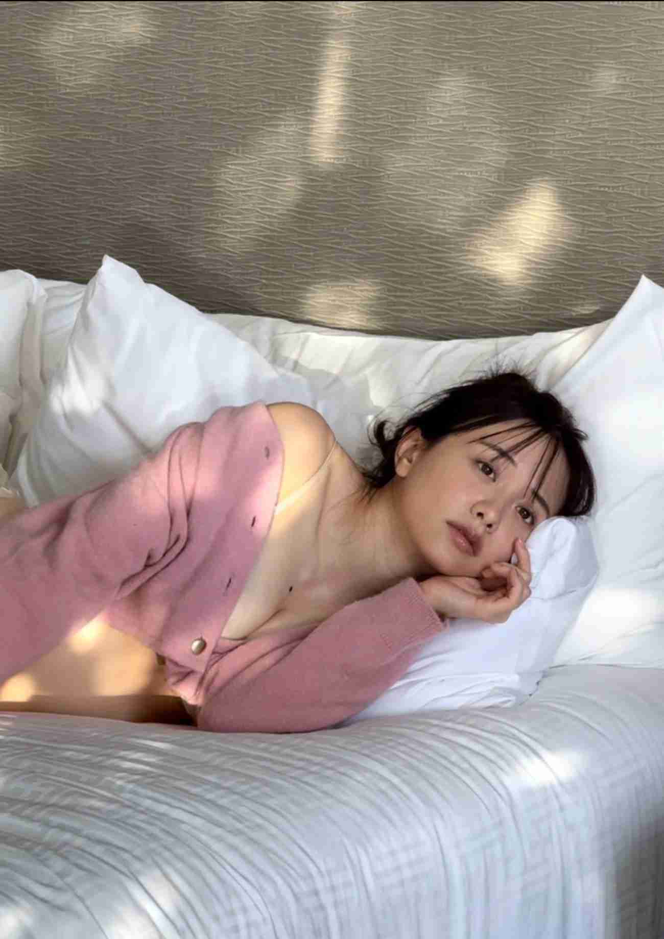 森香澄「濡れ透けビキニ」&「ベッド美バスト」連発ショット 「世界一可愛い」