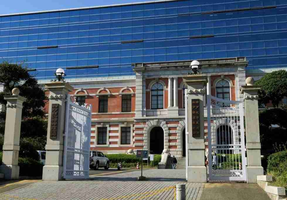 犬と散歩中の女性、そばを通った自転車にリード絡まり転倒　運転男性に1570万円支払い命令　神戸地裁