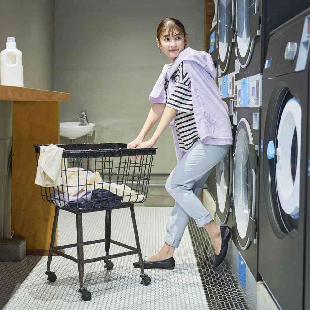 名品爆誕してる…！【ワークマン新作】おしゃれ & 優秀！「雲の上シューズ」って？