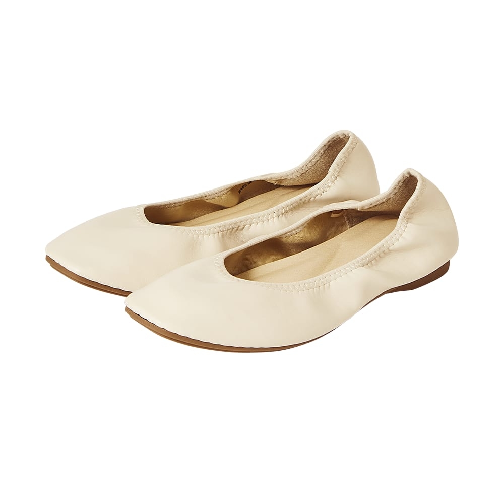 名品爆誕してる、、！【ワークマン新作】おしゃれ & 優秀！「雲の上シューズ」って？ - 【ftn】