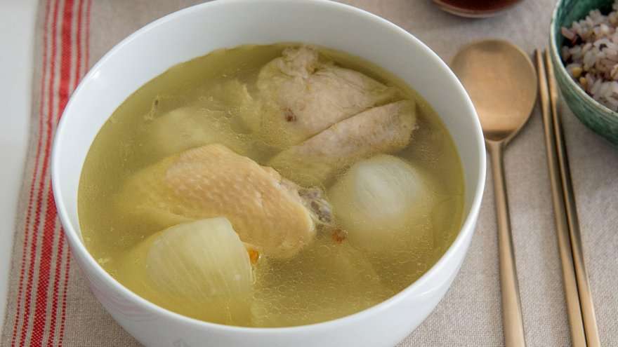 骨付き鶏の韓国風水炊き レシピ 栗原 はるみさん｜みんなのきょうの料理