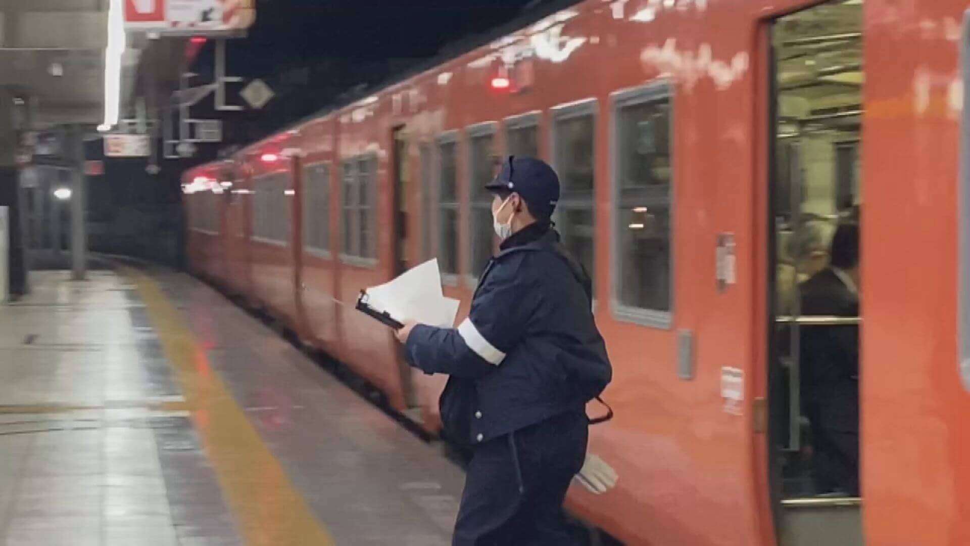 走行中の列車内で女性をカッターナイフで脅し上半身を触るなどした疑いで住居氏名不詳の男逮捕　広島 | ニュース・報道 | HOME広島ホームテレビ