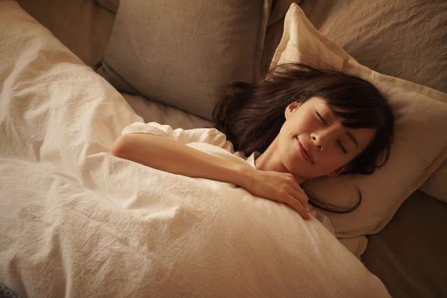 「寝過ぎ」は健康にリスクあり!? 7時間以上寝ると疲れ、ブレインフォグのリスク上昇も　英国で研究