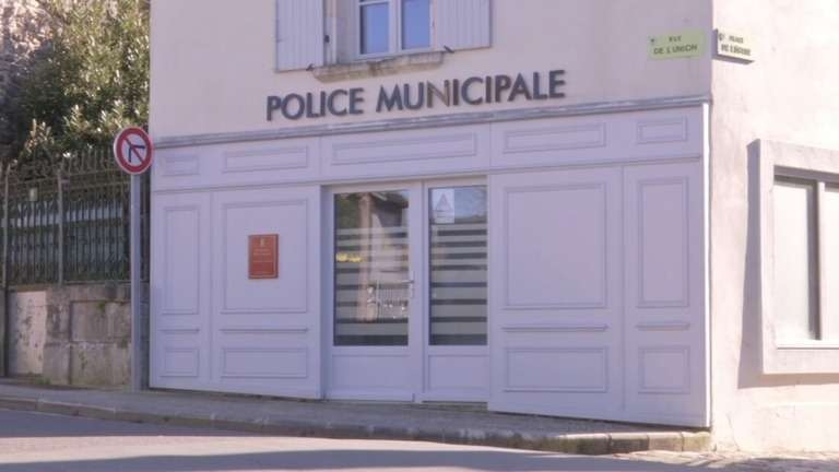 9歳息子を仏西部の自宅アパートに2年間放置 母親に1年6カ月の禁固刑
