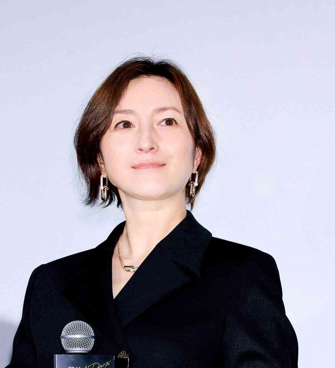 広末涼子、インスタグラムのフォロワーが２万人を突破　ストーリーズには白シャツ姿で上半身のアップ写真を披露 : スポーツ報知