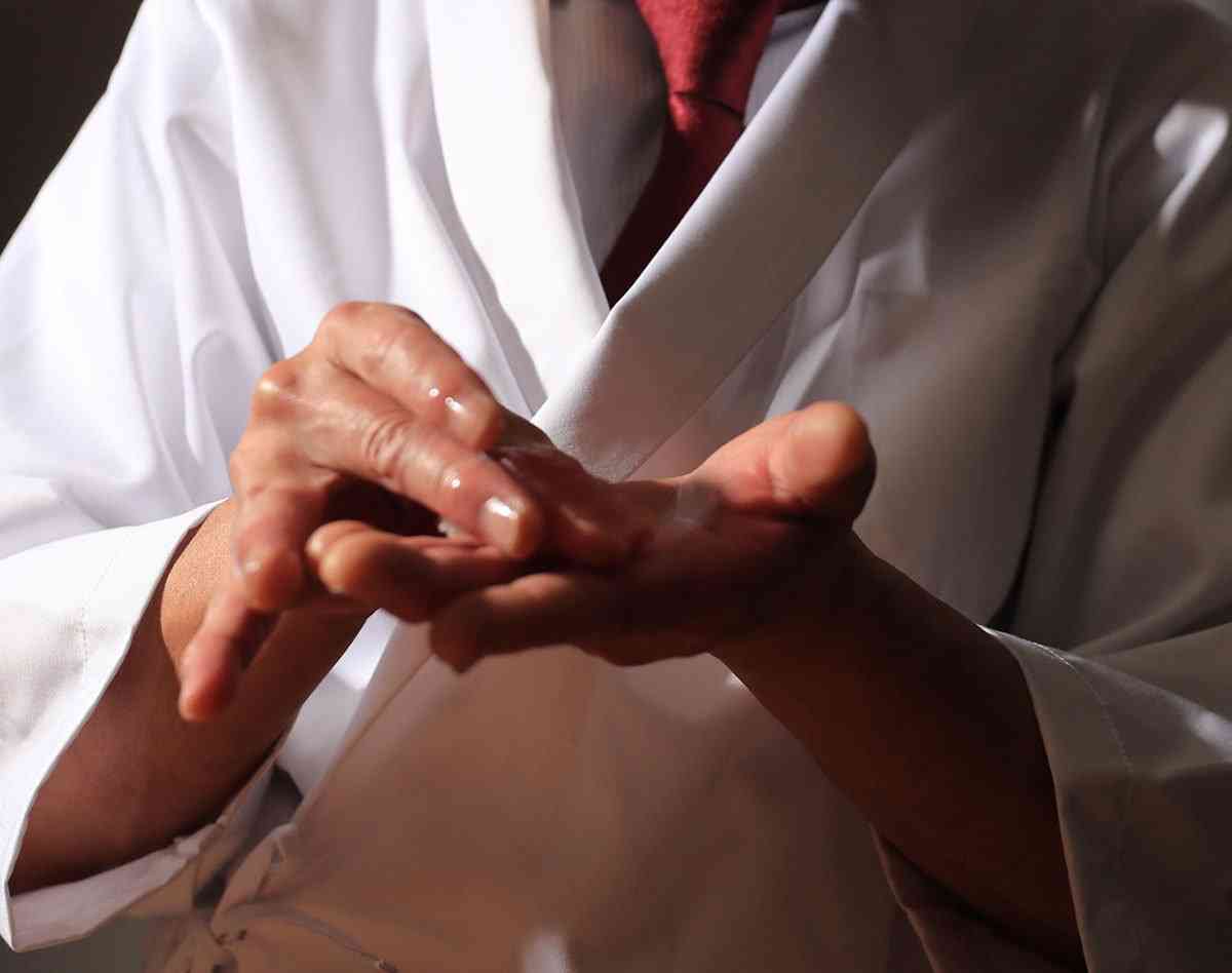 高級寿司店とトラブル女性　暴露系YouTuberの配信で語った“新事実”に「非常識すぎ」と批判噴出の事態に（女性自身） - Yahoo!ニュース