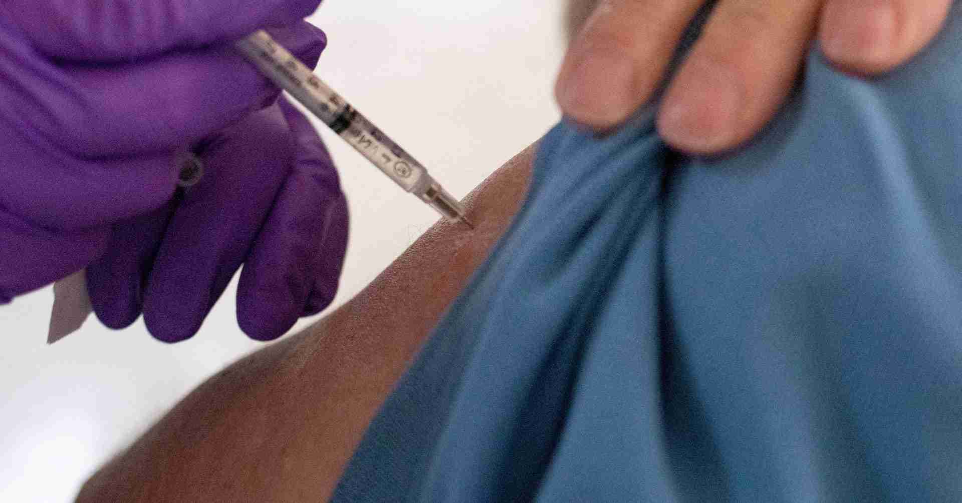 バイデン政権、米国民に新たなコロナワクチン接種促す方針 | ロイター