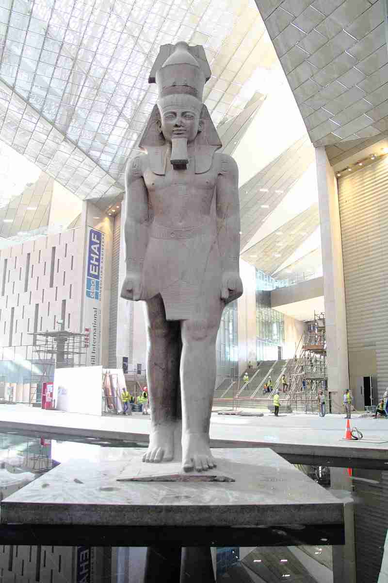 エジプト・ファラオの上半身像発掘 1930年発見の下半身像と一致 | ガールズちゃんねる - Girls Channel