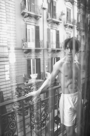 EXILE NAOTO、40歳で圧巻の肉体美 1st写真集にメンバーも「出てるじゃん(笑)」