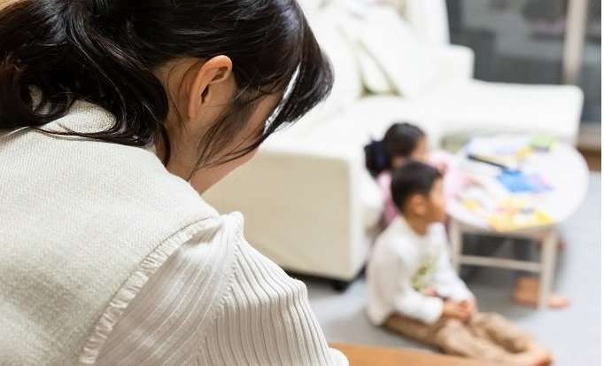 月経痛に悩む中高生のピル使用、なぜ親が反対？　「取り上げられた」泣きながら訴えも