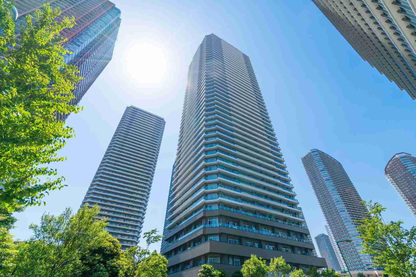 タワマンの低層階に住むメリットとは？上層階に住むデメリットは？不動産のプロに質問！ | kufura（クフラ）小学館公式