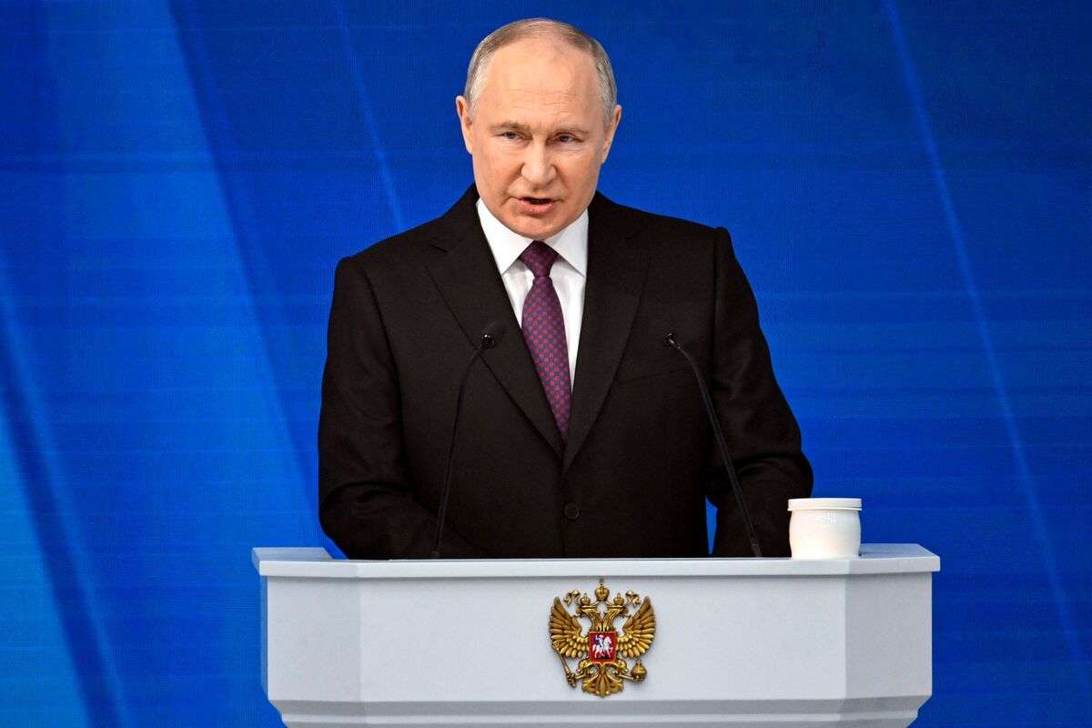 プーチン大統領が西側どう喝、ウクライナ巡る核衝突のリスク「本物」 - Bloomberg