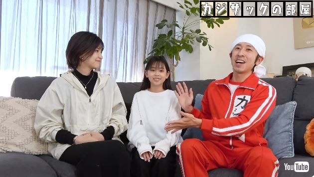 カジサックの14歳モデル長女、初のソロ表紙に胸いっぱい　「大人っぽ！」「表情の作り方が一流」と話題