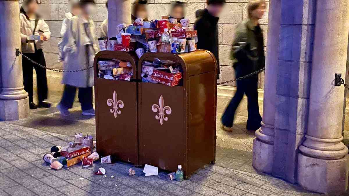 ディズニーランドで「初めてこんなにガッカリ」 溢れかえるゴミ箱の画像拡散…オリエンタルランドの回答は?