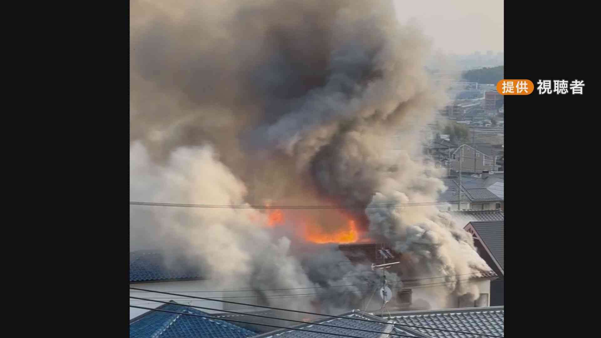 「電子レンジを使用していたところ 爆発した」と通報　木造2階建ての住宅全焼で1人が意識不明の重体　一度は逃げたが…玄関で倒れているところ見つかる