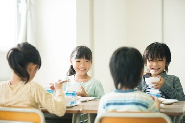 「給食はまるで修行」完食指導で登校さえも苦痛に　食の悩み、どう解決