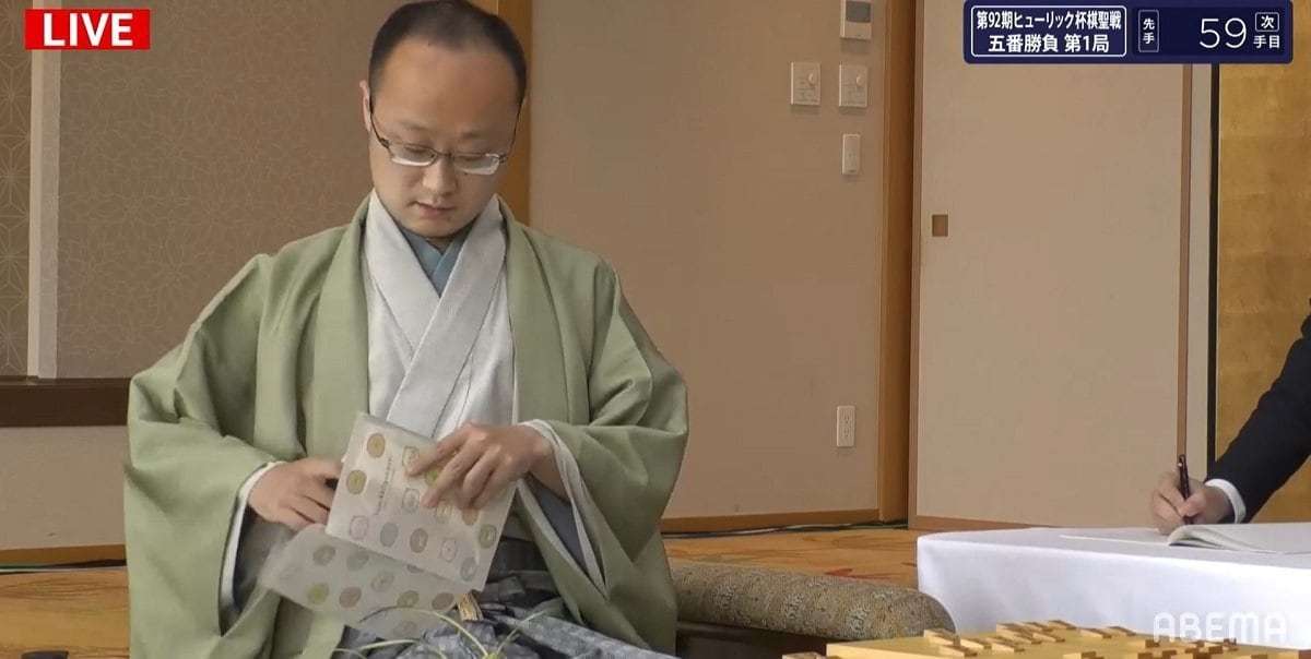 「癒しが必要なので」将棋・渡辺明九段（39）、こっそり「すみっコぐらし」お迎え　ぬいぐるみ愛にSNSほっこり
