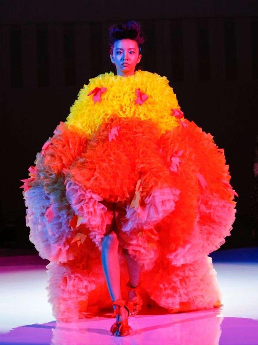 koki,さんがモデルとして登場した「Rakuten Fashion Week TOKYO 2020 S/S」の「TOMO KOIZUMI」のショー＝渋谷ヒカリエ・表参道ヒルズ主会場に東コレ開催へ　 - シブヤ経済新聞