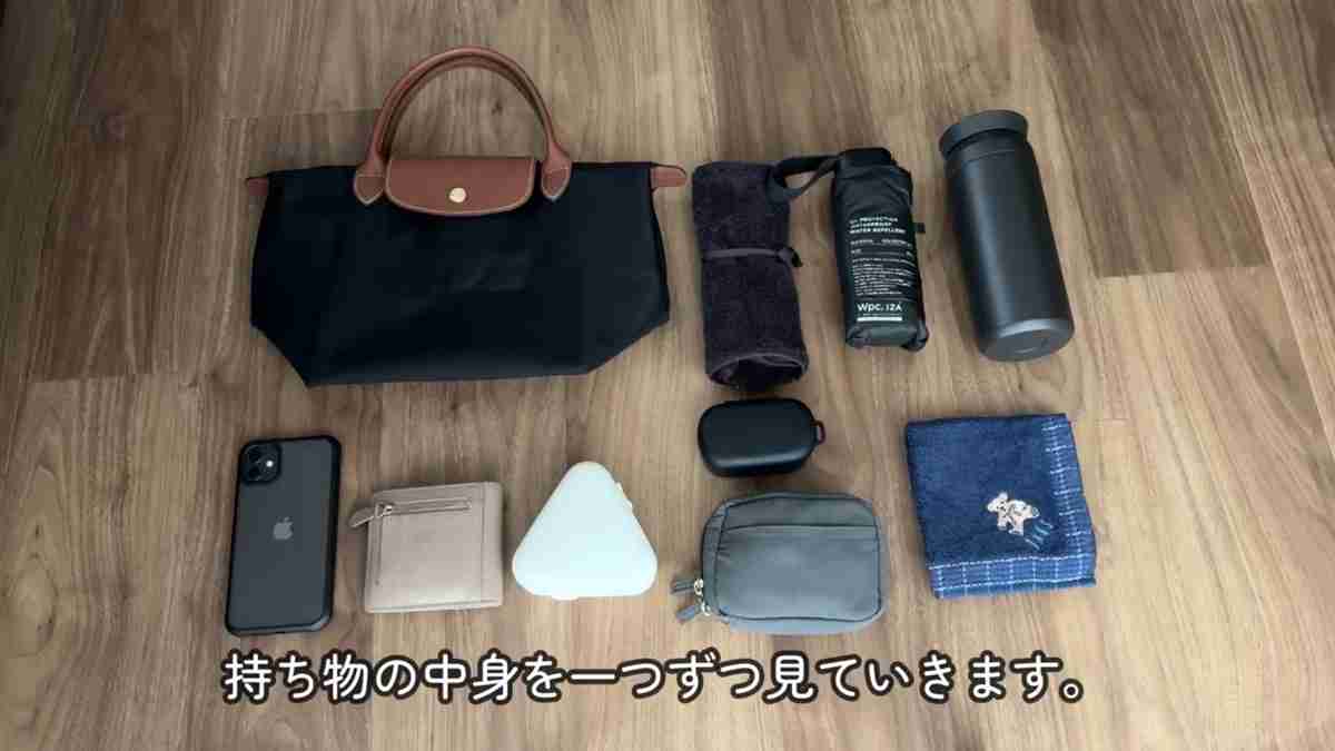 ミニマリスト女性のカバンの中身に驚愕　“詰め込みすぎ”な人には目からウロコの選び方・考え方に「参考にしたい」の声続々